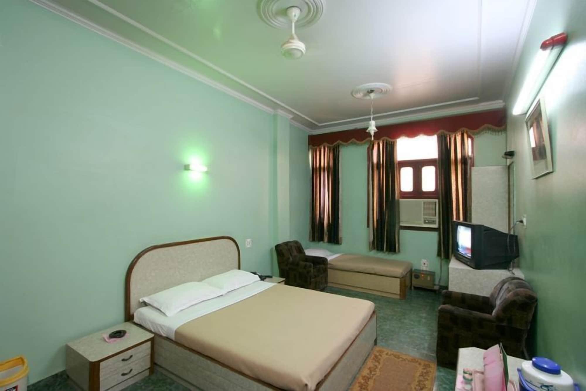 Hotel Woodland Deluxe Нью-Делі Екстер'єр фото