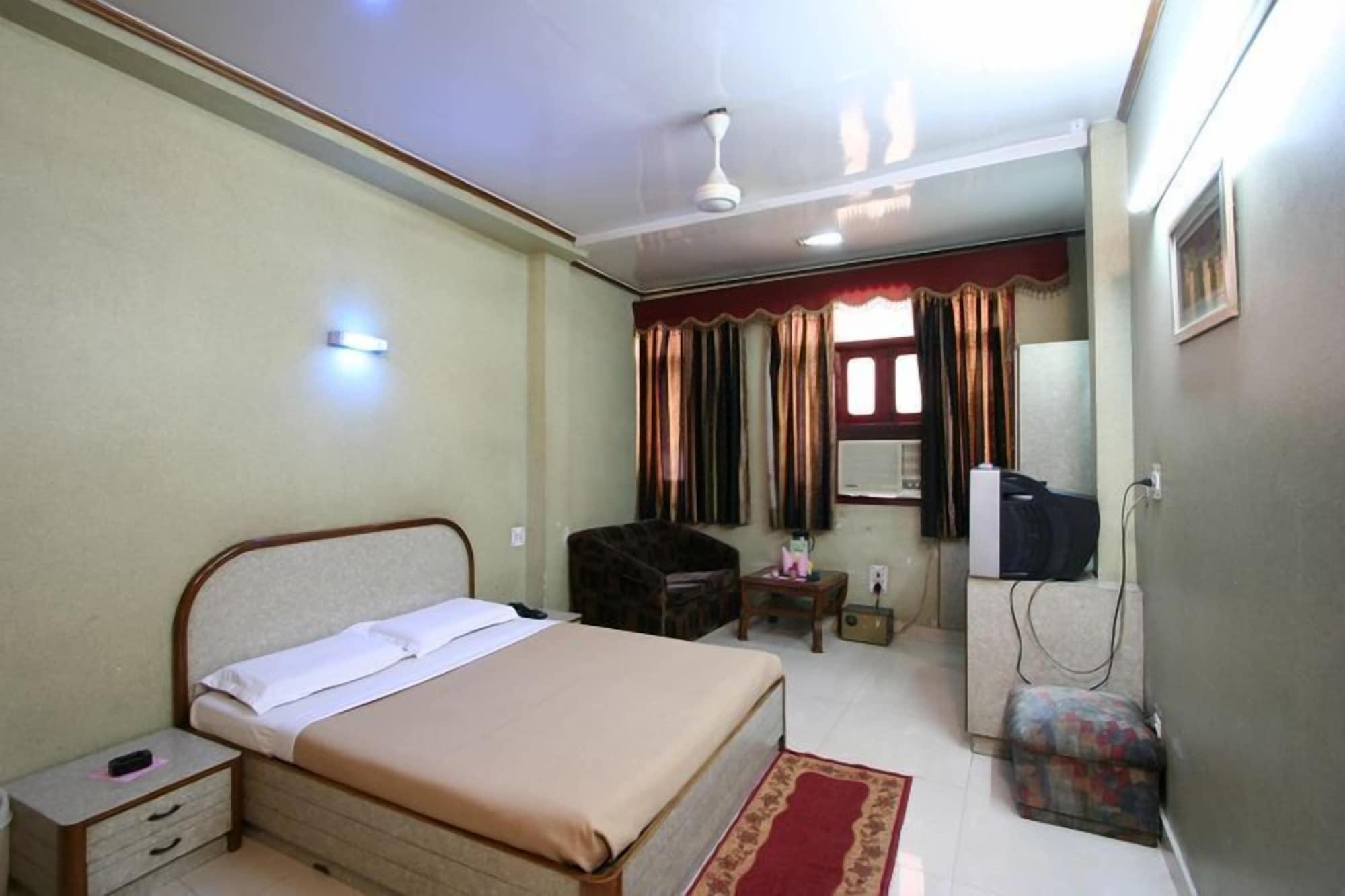 Hotel Woodland Deluxe Нью-Делі Екстер'єр фото