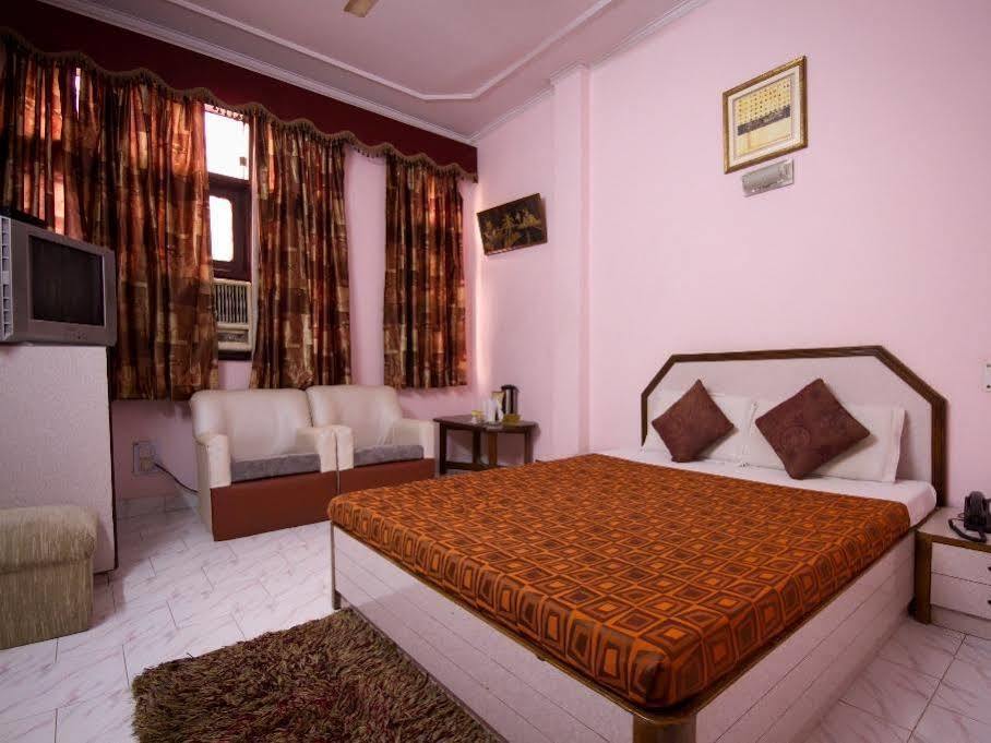 Hotel Woodland Deluxe Нью-Делі Екстер'єр фото
