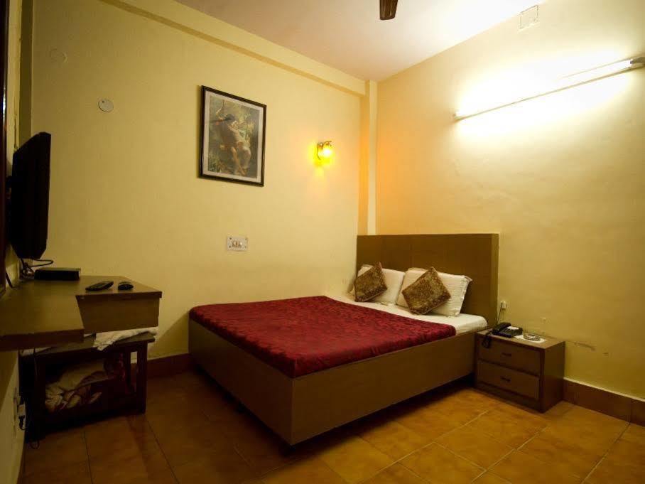Hotel Woodland Deluxe Нью-Делі Екстер'єр фото
